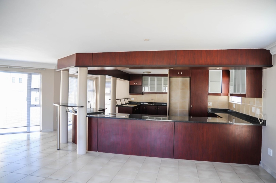 To Let 4 Bedroom Property for Rent in Calypso Beach Western Cape